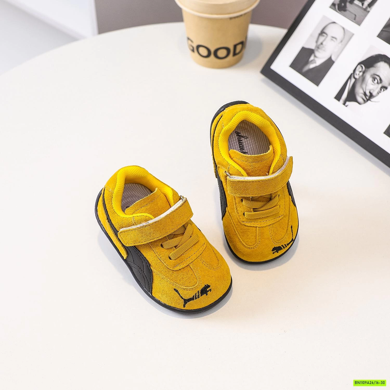 GIÀY DA LỘN THÊU LOGO QUAI DÁN