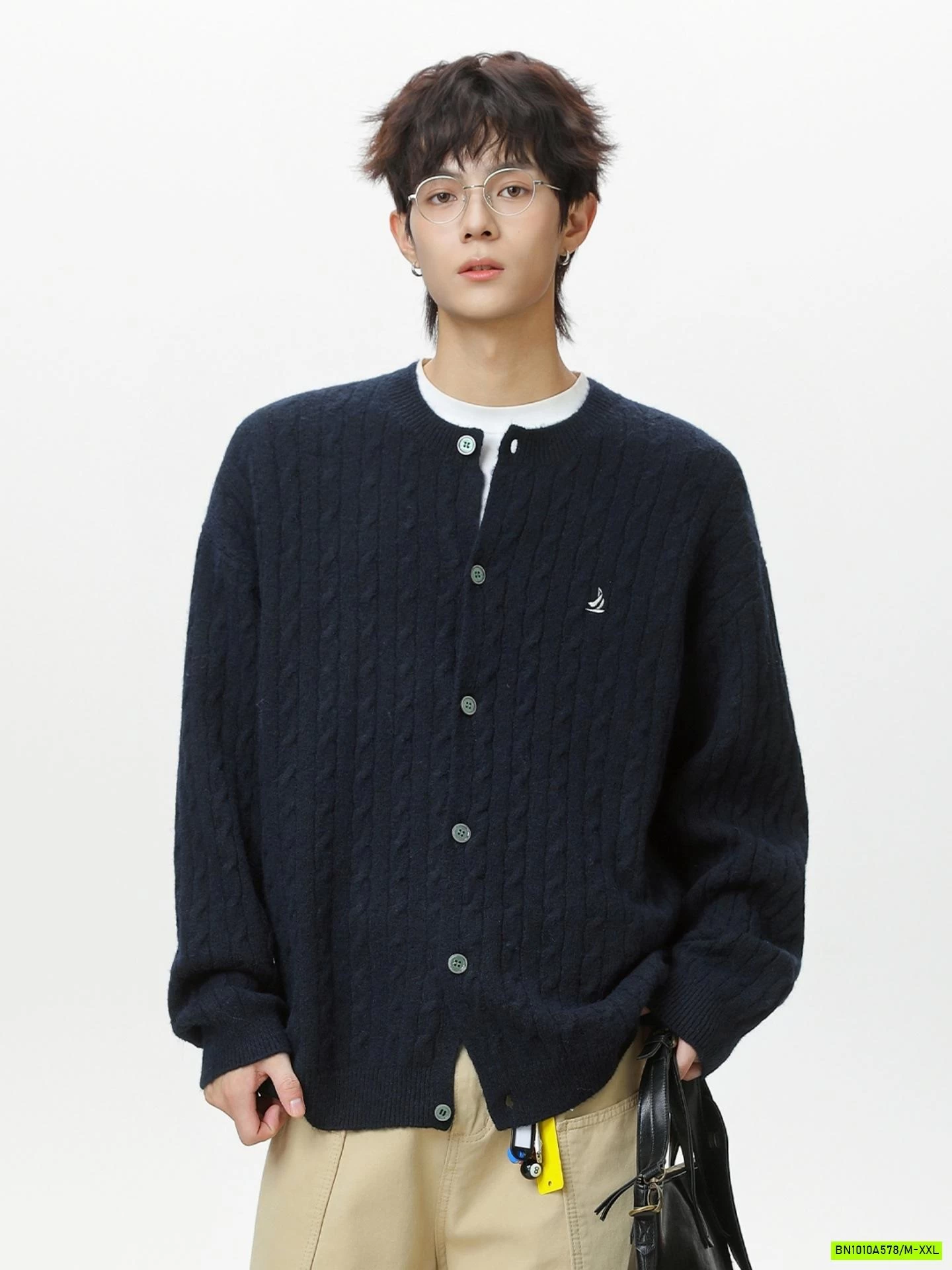 KHOÁC LEN VẶN THỪNG THÊU LOGO