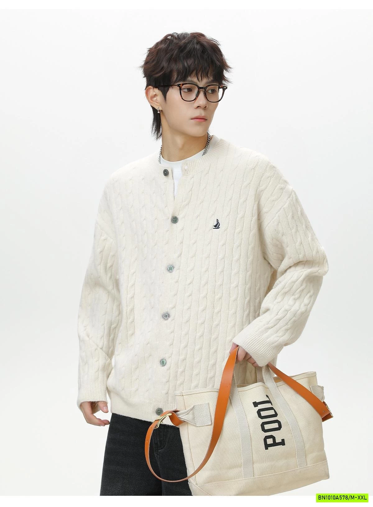 KHOÁC LEN VẶN THỪNG THÊU LOGO