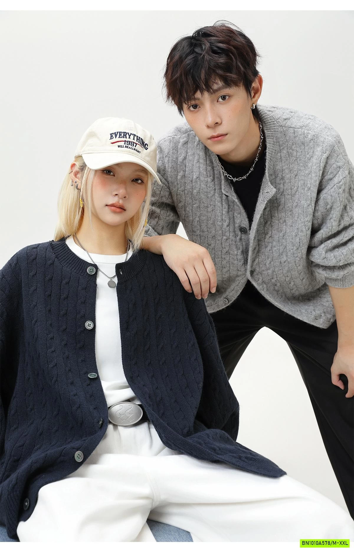 KHOÁC LEN VẶN THỪNG THÊU LOGO