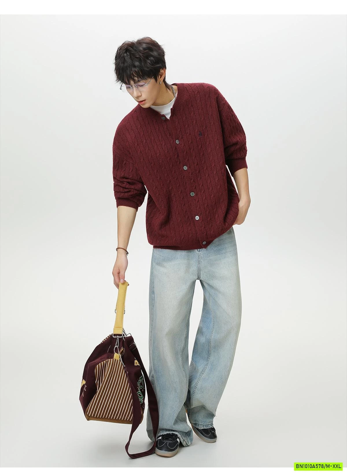 KHOÁC LEN VẶN THỪNG THÊU LOGO