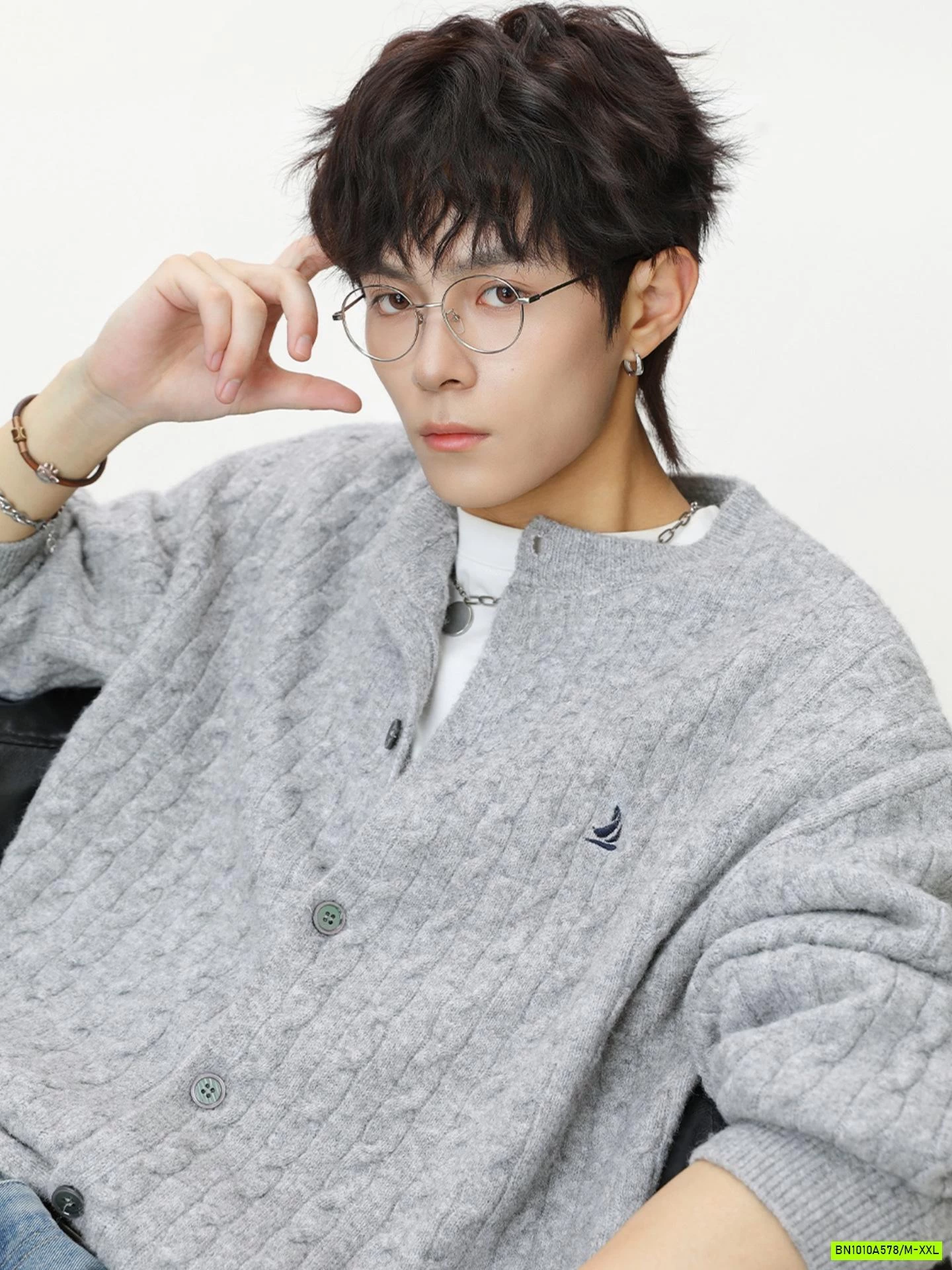 KHOÁC LEN VẶN THỪNG THÊU LOGO