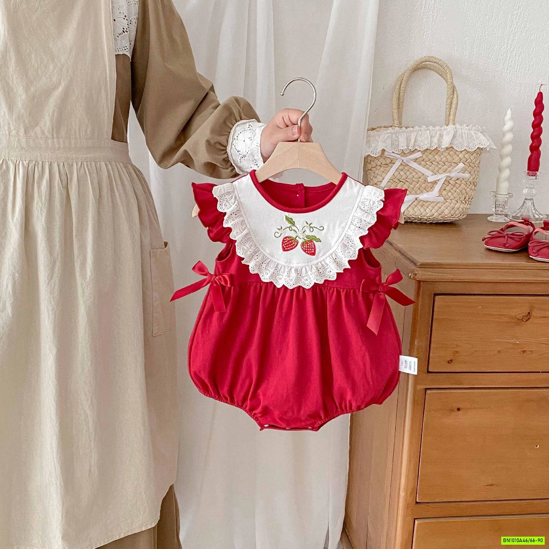 BODY ĐỎ CÁNH TIÊN THÊU DÂU TÂY