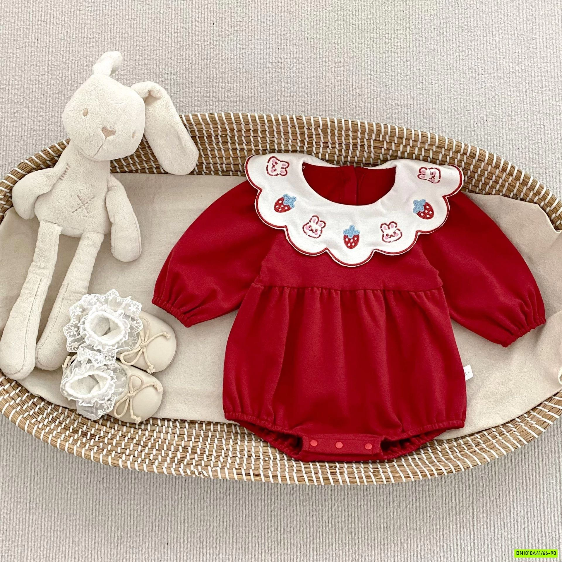 BODY NỈ ĐỎ CỔ THÊU DÂU THỎ