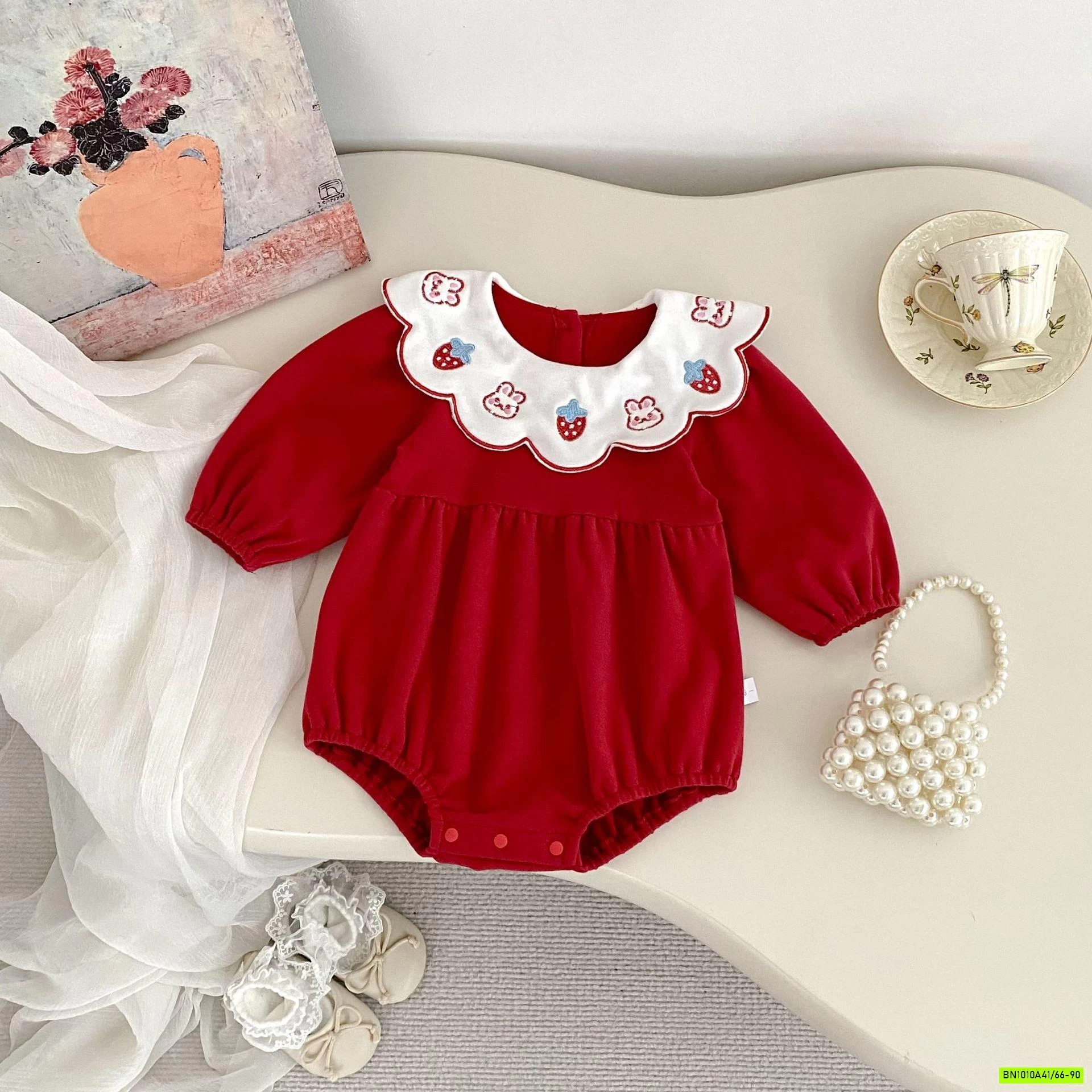 BODY NỈ ĐỎ CỔ THÊU DÂU THỎ