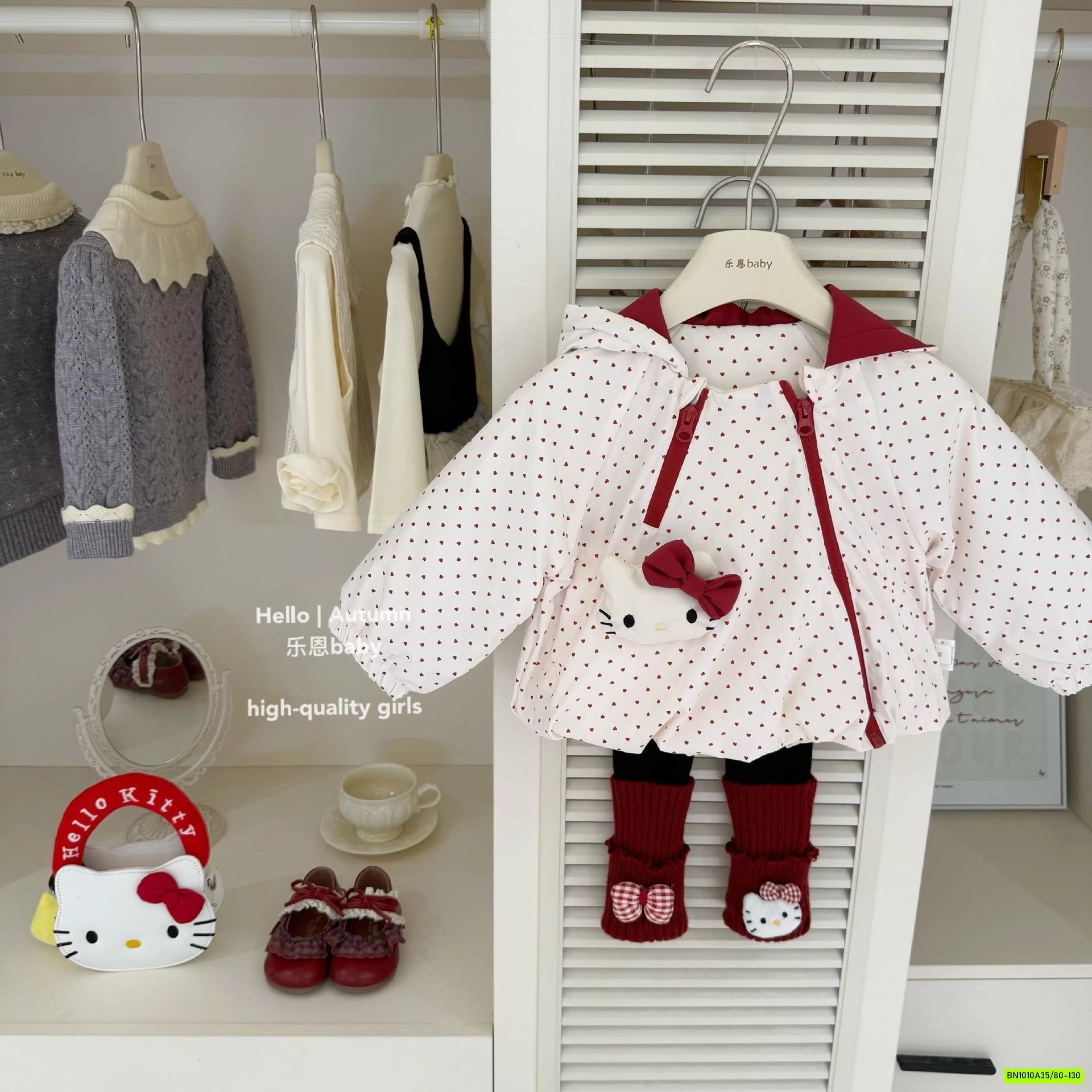 KHOÁC GIÓ TRẦN BÔNG KITTY CHẤM BI ĐỎ