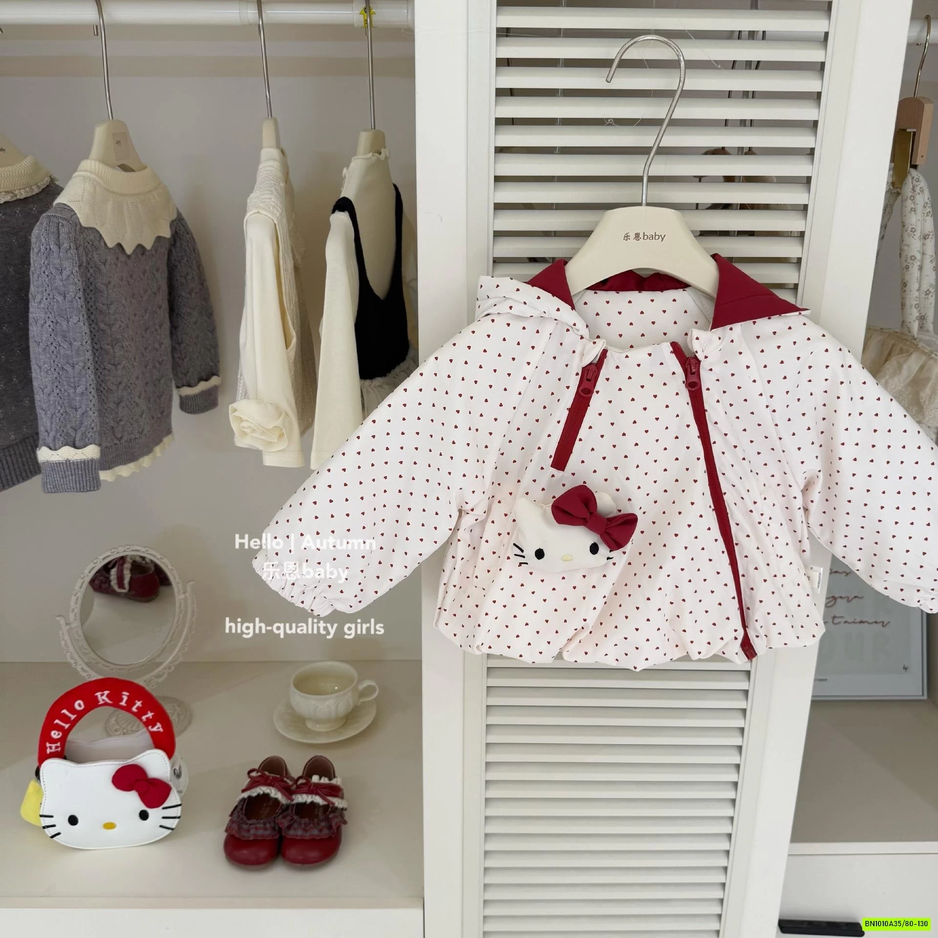 KHOÁC GIÓ TRẦN BÔNG KITTY CHẤM BI ĐỎ