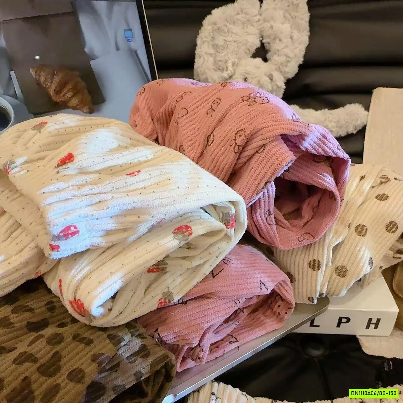 QUẦN BOOM NHUNG HỌA TIẾT