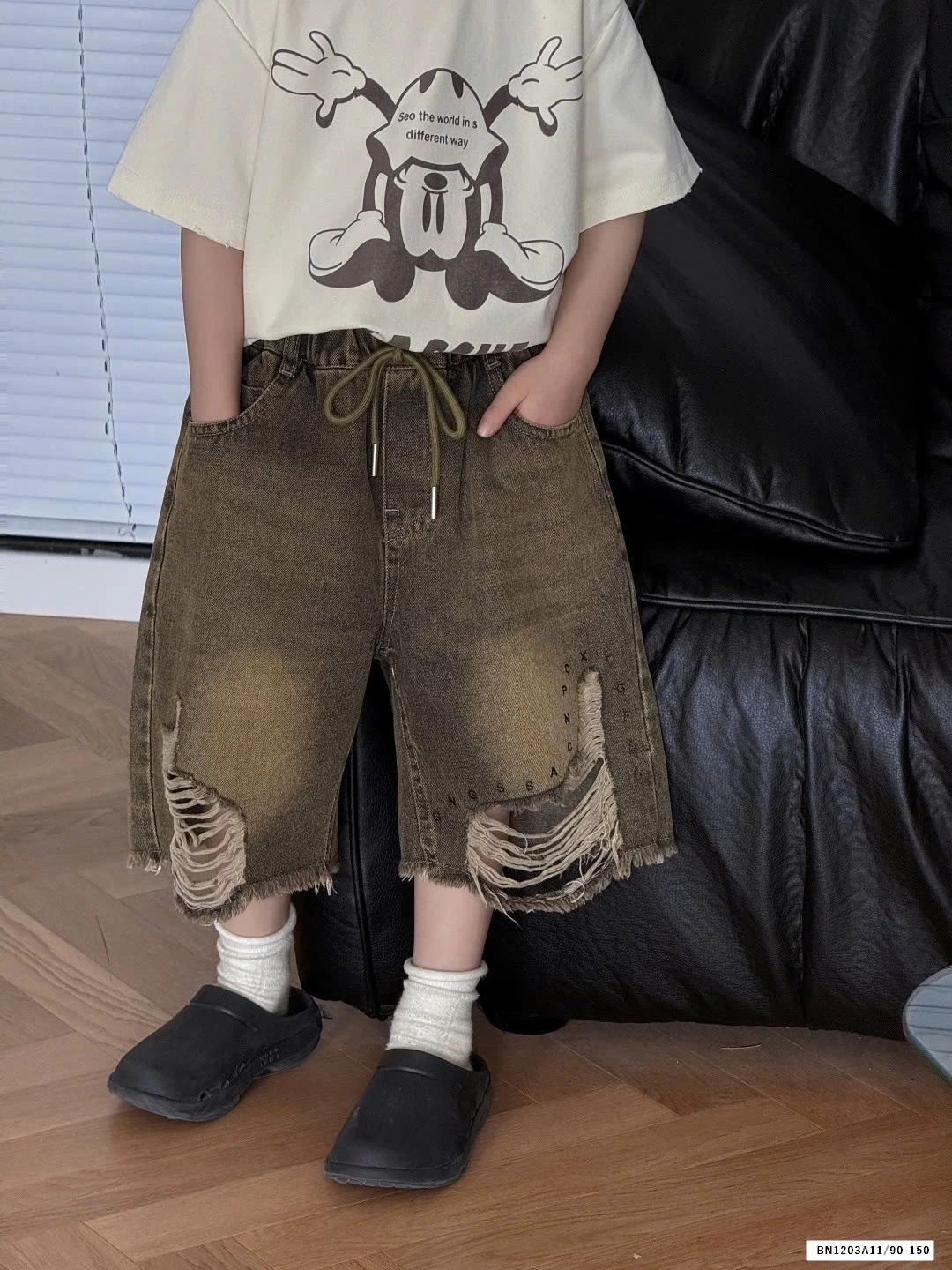 ÁO MICKEY MIX SHORT JEANS RÁCH GỐI