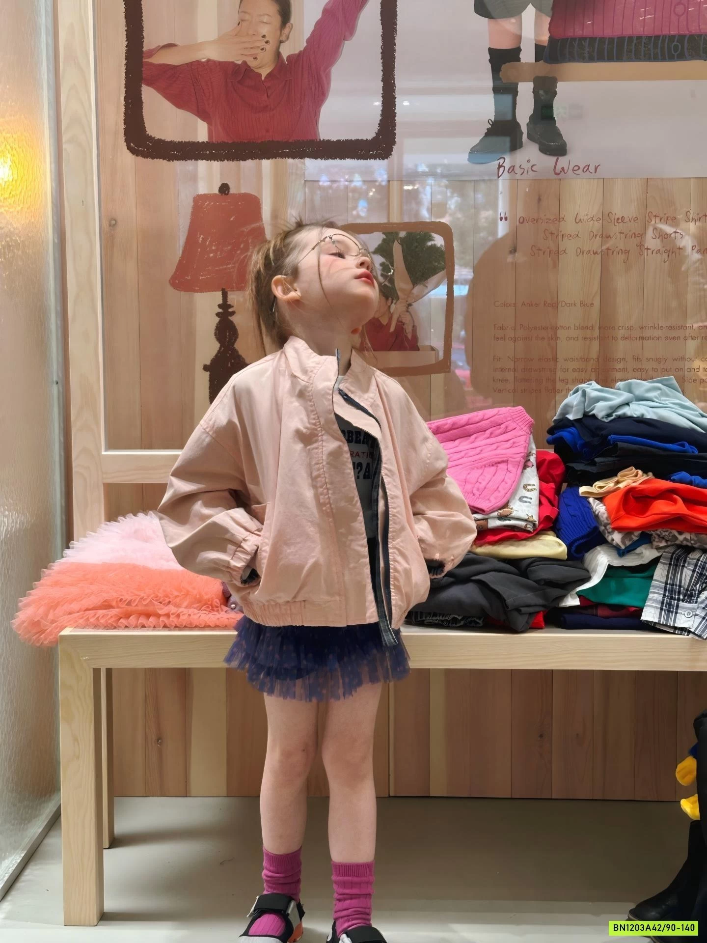 KHOÁC GIÓ HỒNG IN HÌNH DỄ THƯƠNG