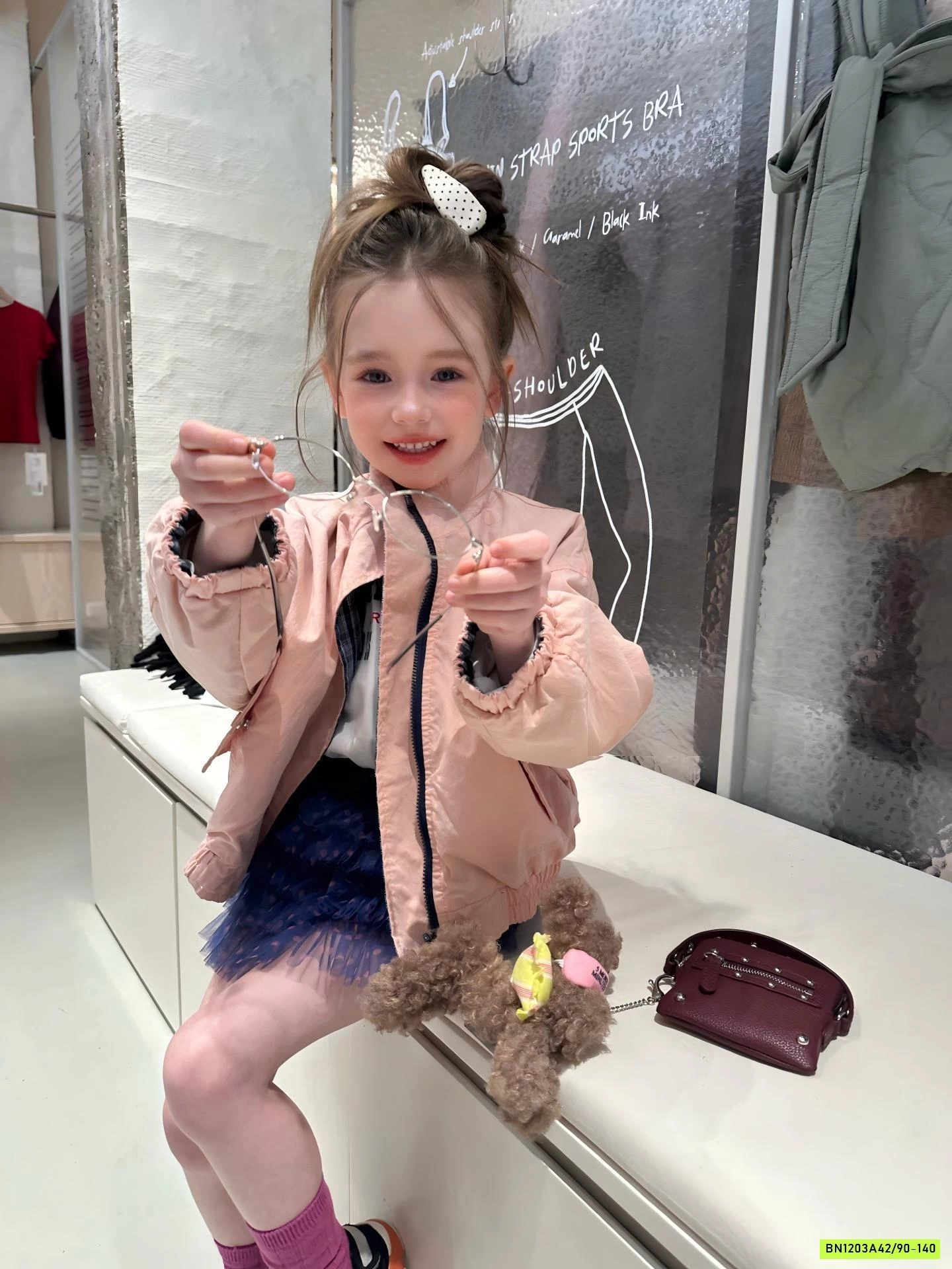 KHOÁC GIÓ HỒNG IN HÌNH DỄ THƯƠNG