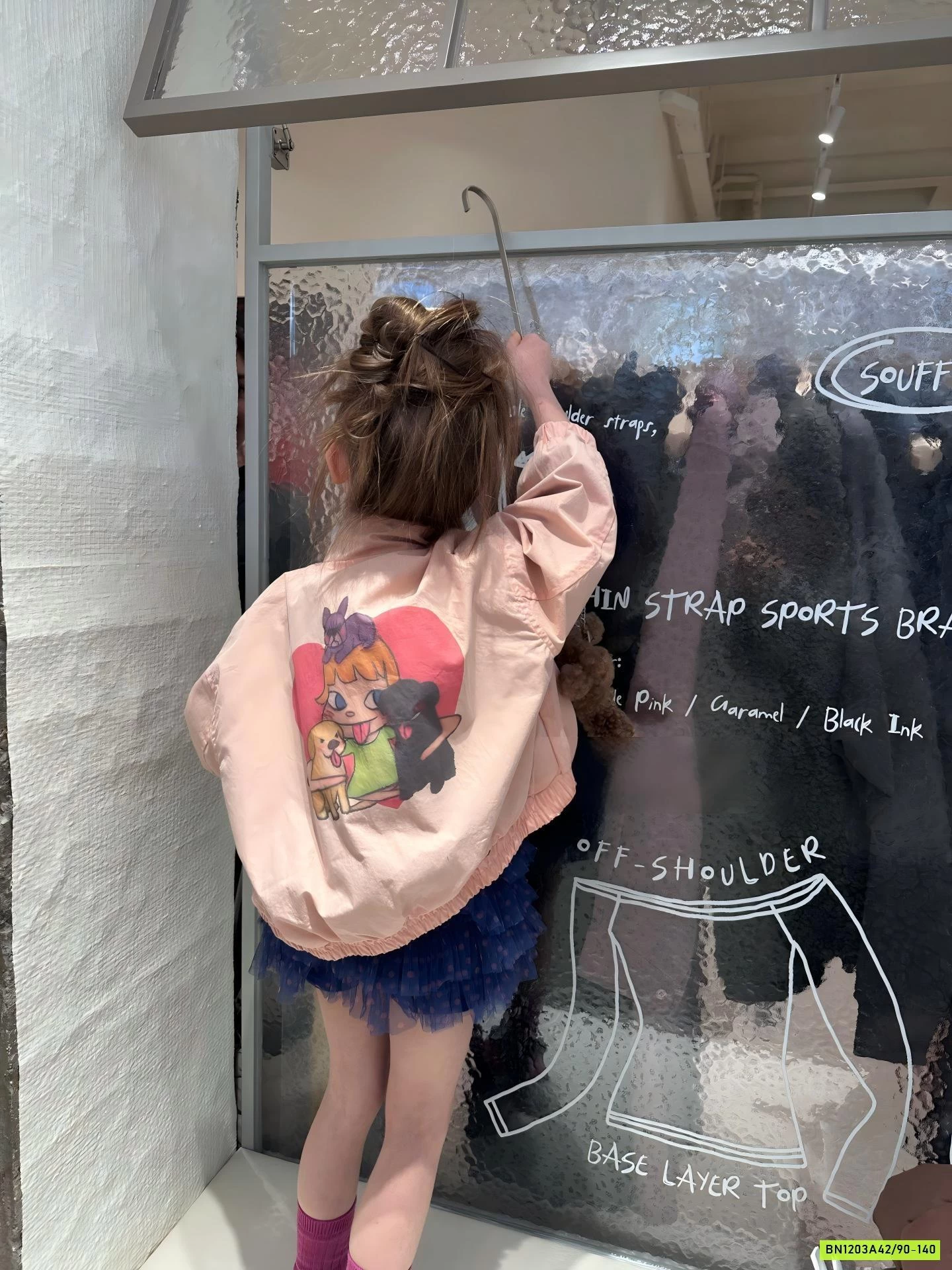 KHOÁC GIÓ HỒNG IN HÌNH DỄ THƯƠNG