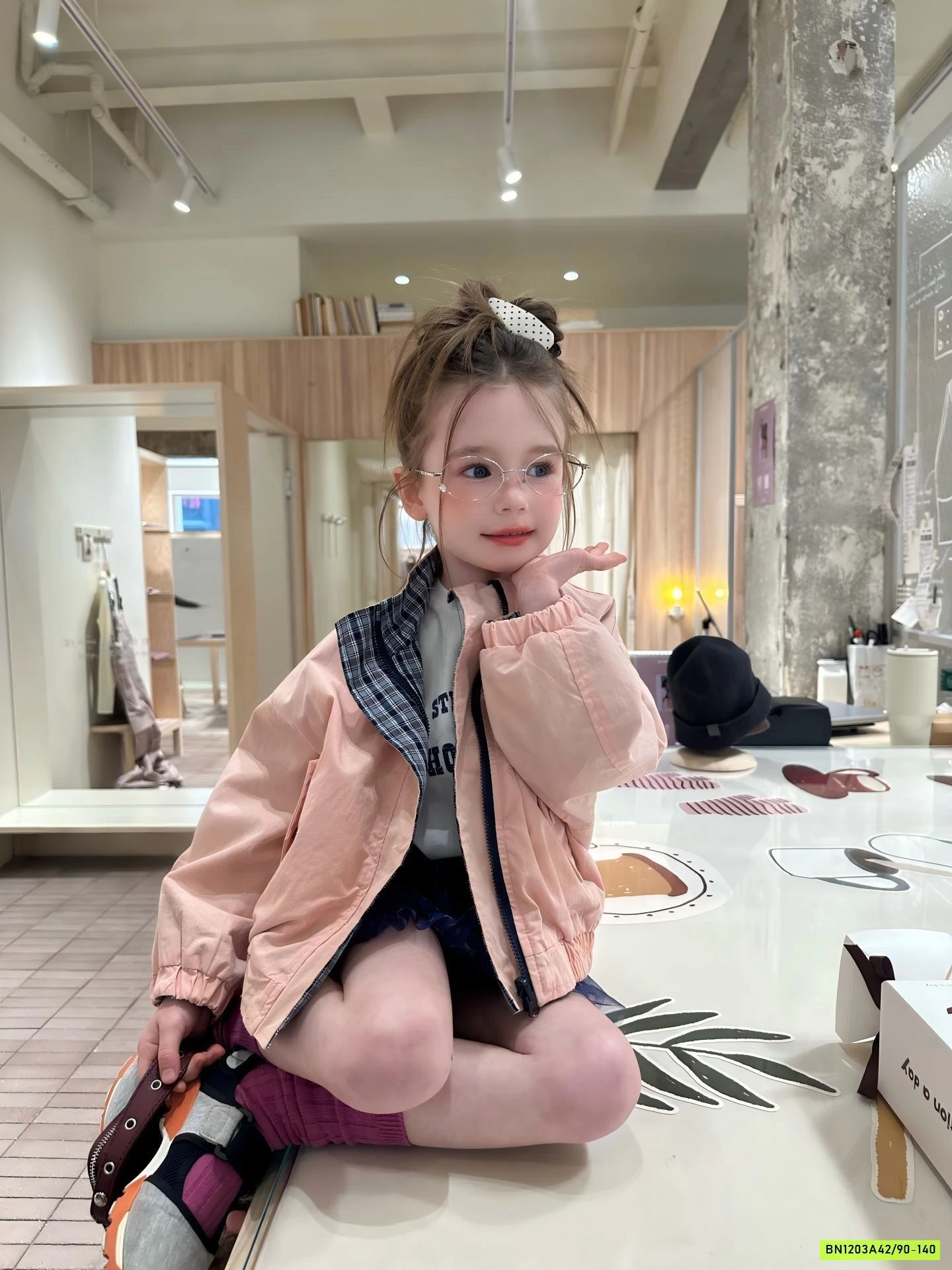 KHOÁC GIÓ HỒNG IN HÌNH DỄ THƯƠNG