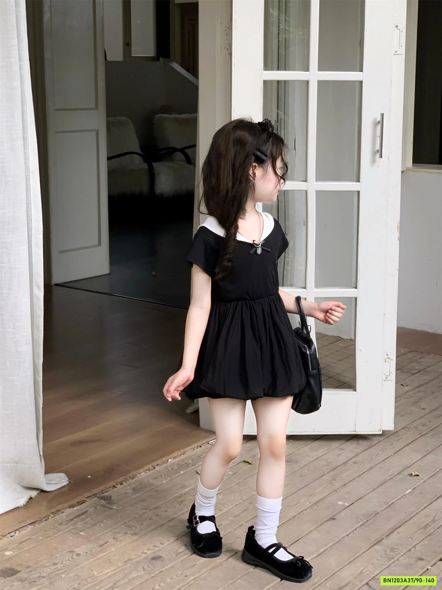 ĐẦM BÍ ĐEN CỔ TRẮNG