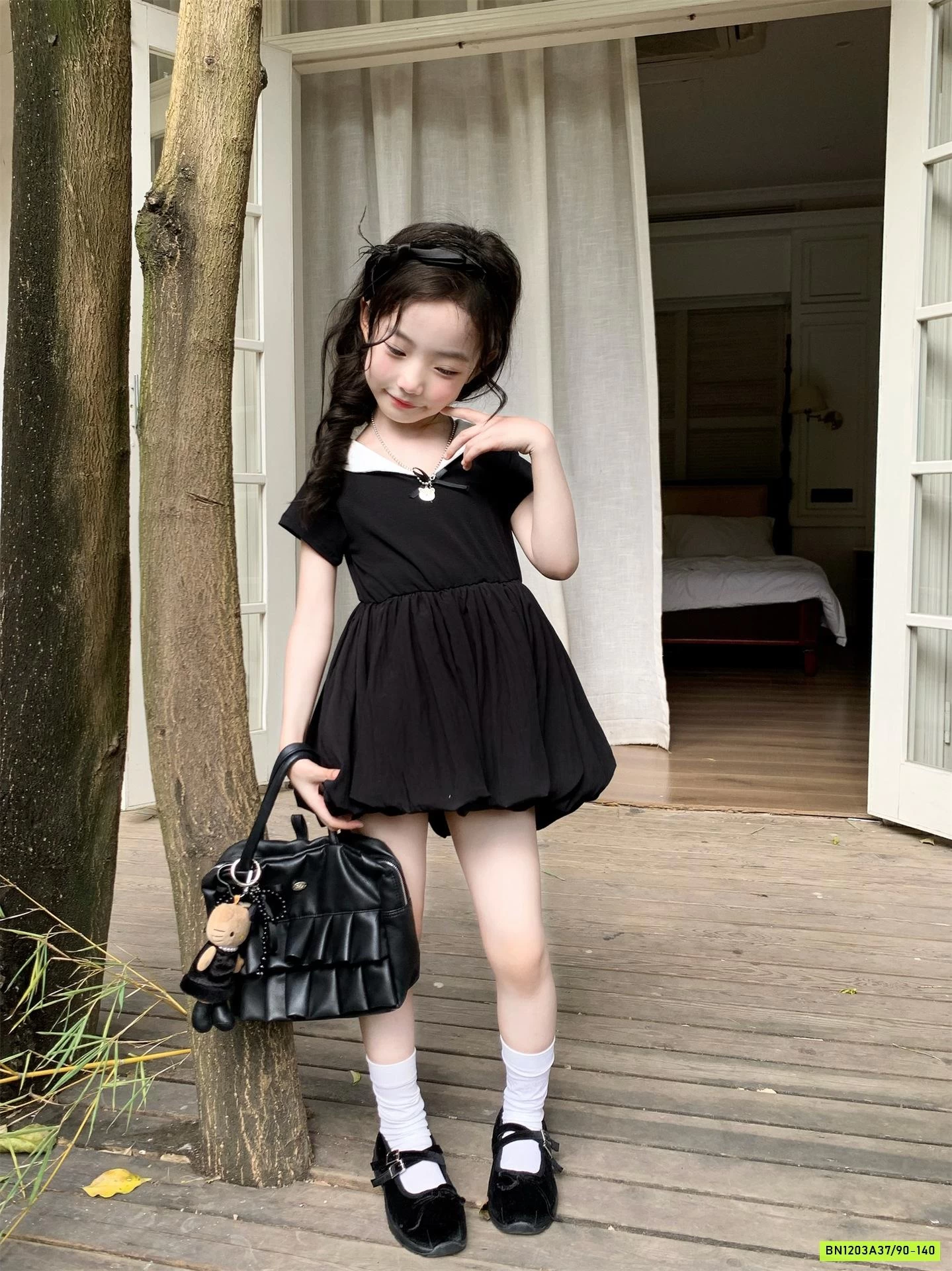 ĐẦM BÍ ĐEN CỔ TRẮNG