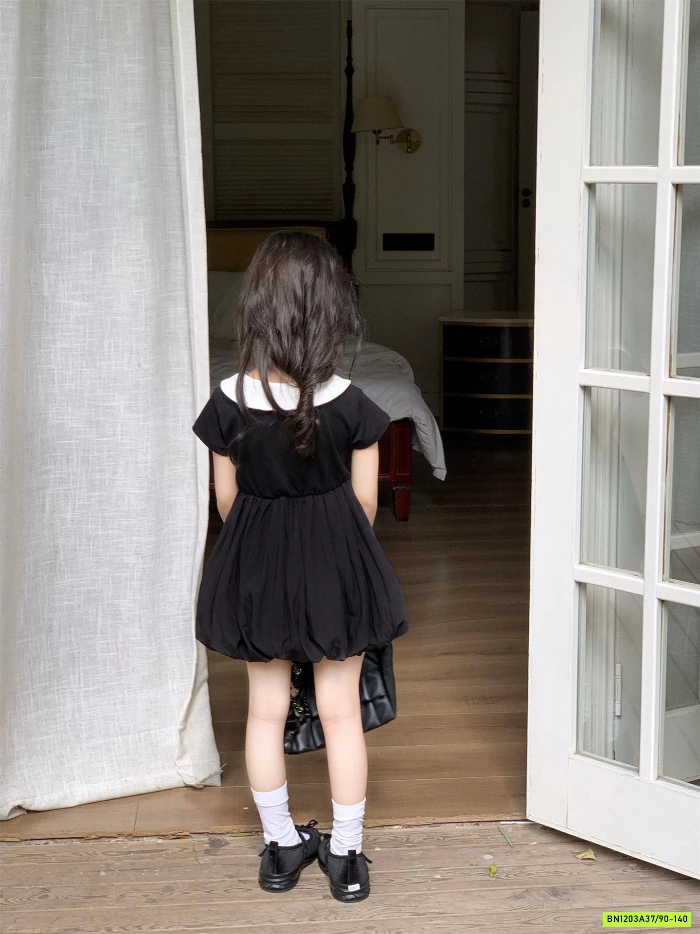 ĐẦM BÍ ĐEN CỔ TRẮNG