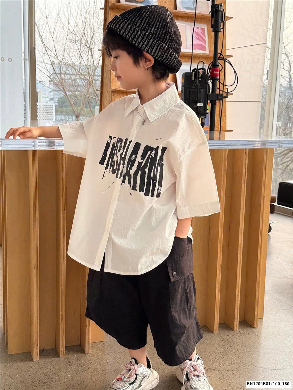 ÁO SƠ MI CỘC TAY IN CHỮ