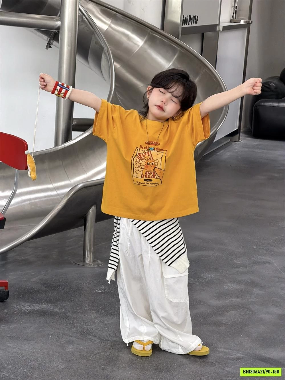 ÁO VÀNG MIX QUẦN GIÓ TRẮNG