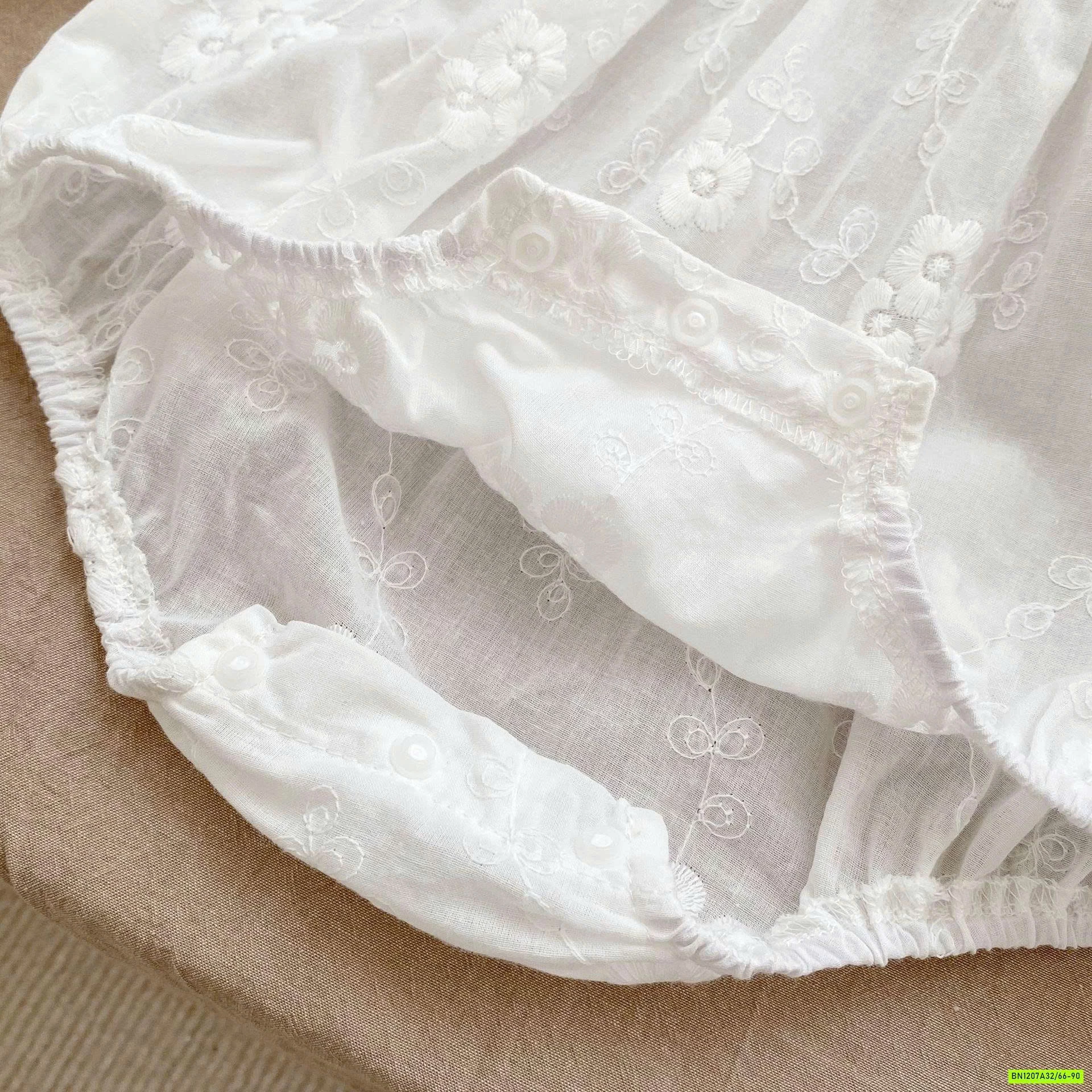 BODY THÊU NỔI CỔ VUÔNG