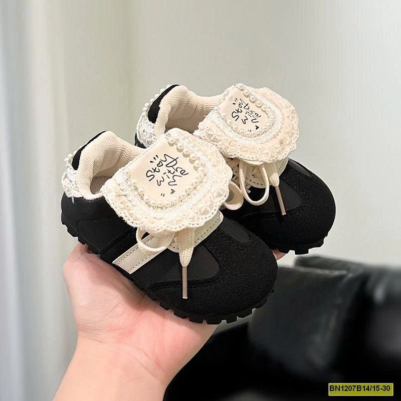 GIÀY THỂ THAO LƯỠI LẬT