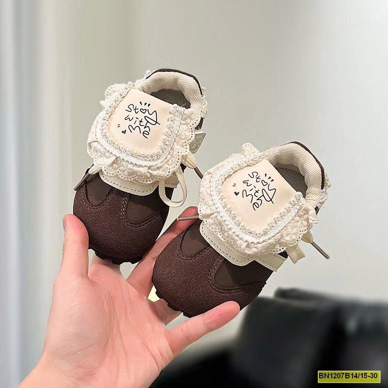 GIÀY THỂ THAO LƯỠI LẬT