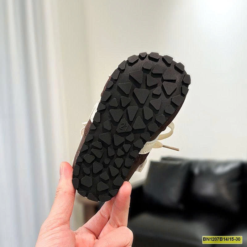 GIÀY THỂ THAO LƯỠI LẬT