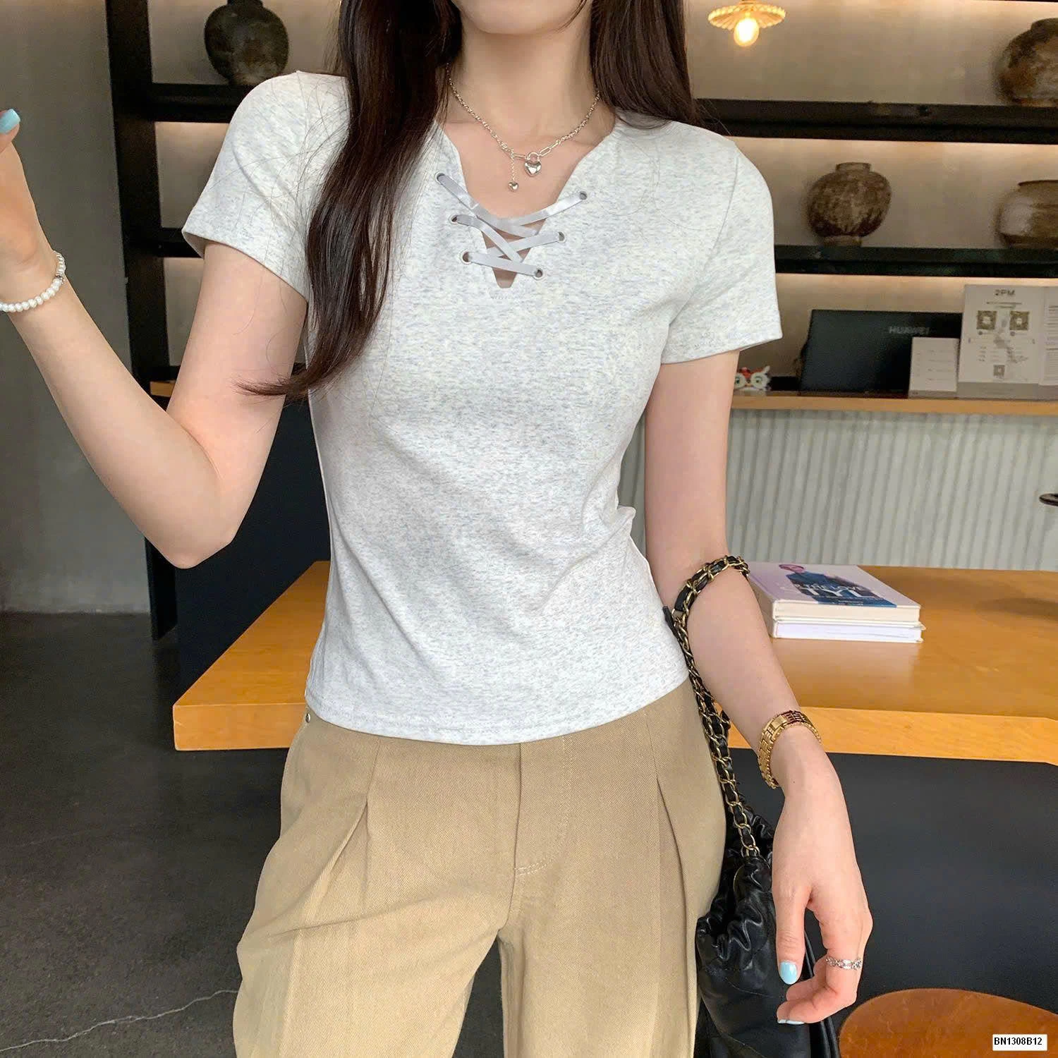 ÁO THUN NGẮN TAY CỔ V ĐAN DÂY