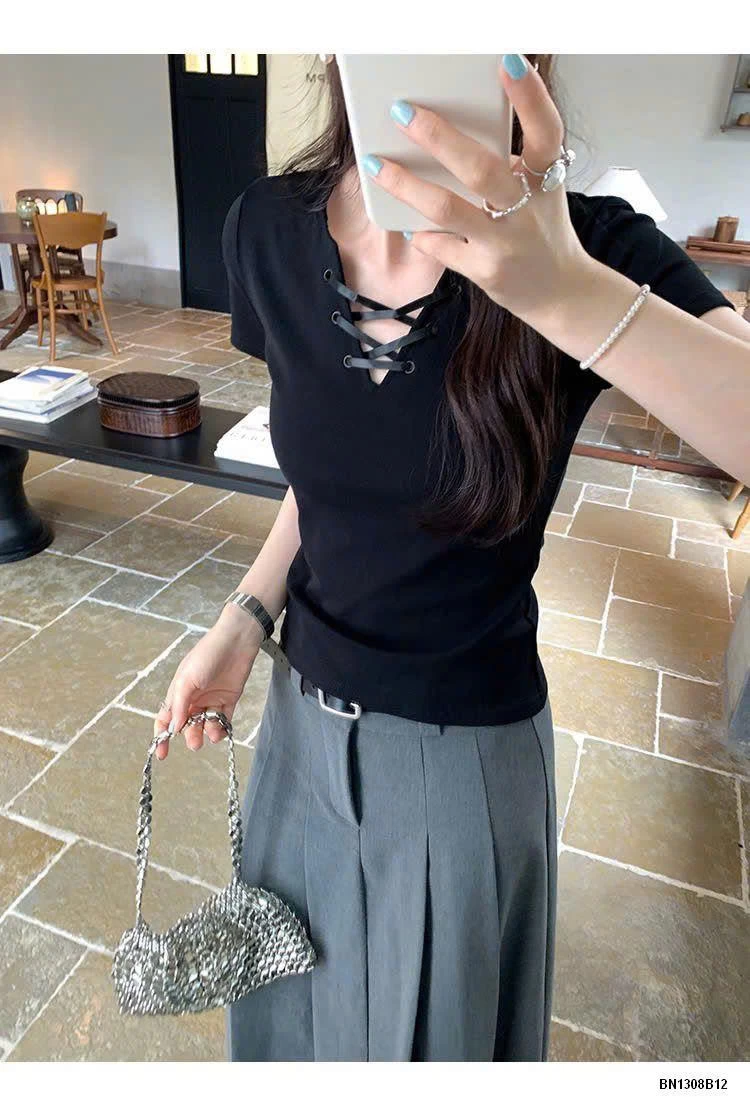 ÁO THUN NGẮN TAY CỔ V ĐAN DÂY