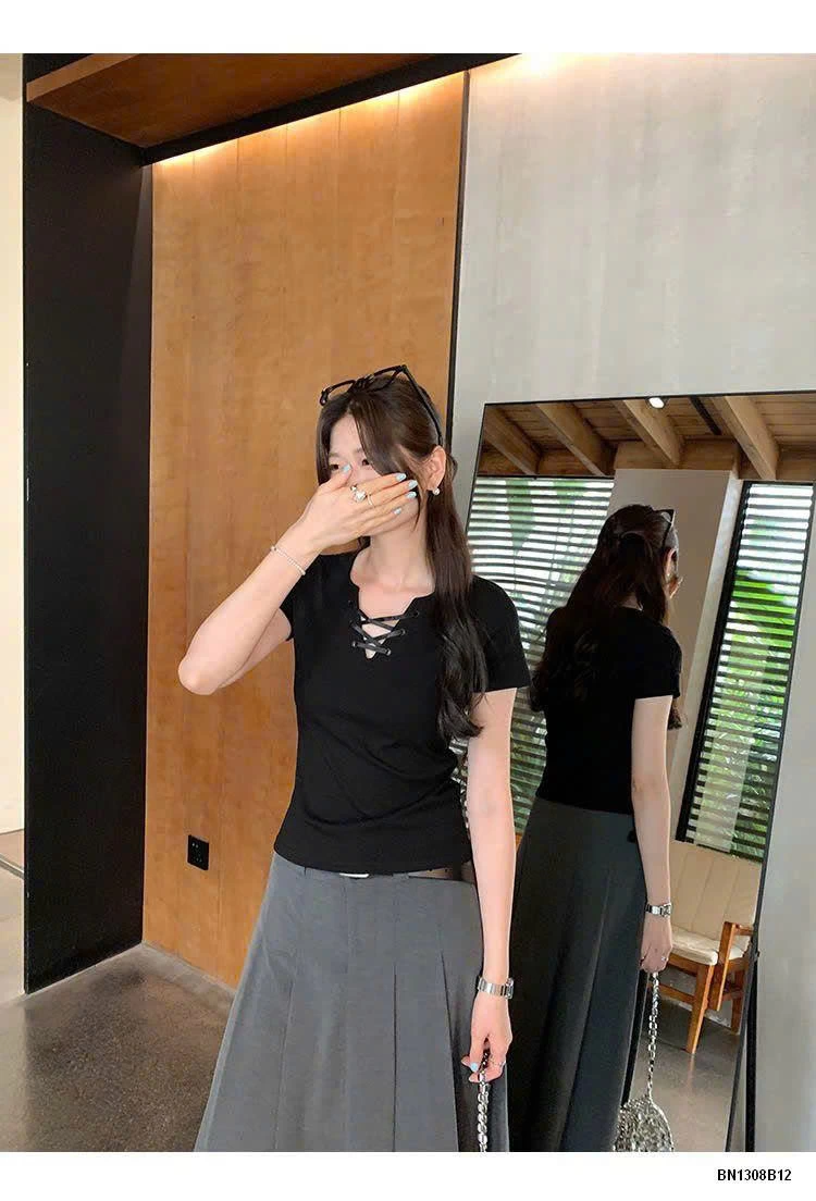 ÁO THUN NGẮN TAY CỔ V ĐAN DÂY