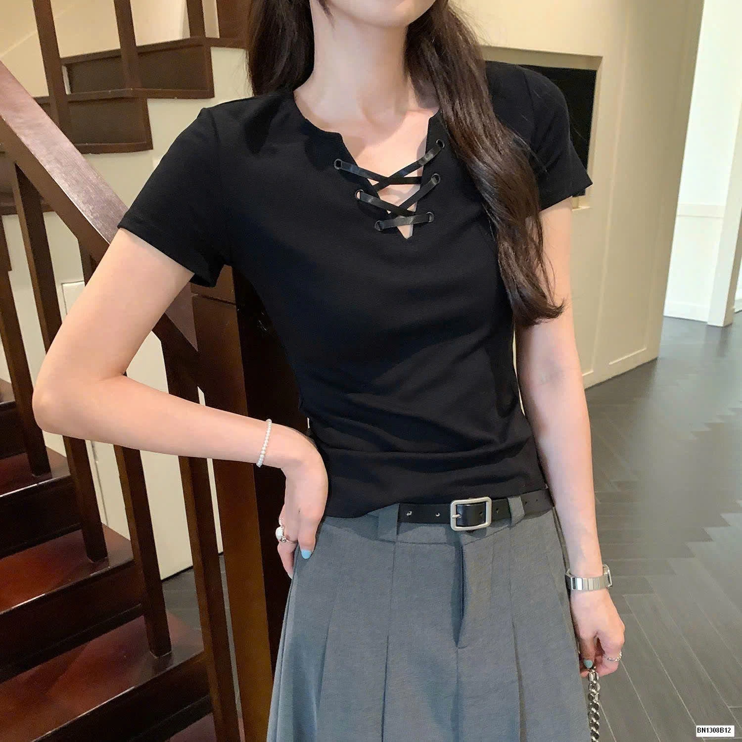 ÁO THUN NGẮN TAY CỔ V ĐAN DÂY