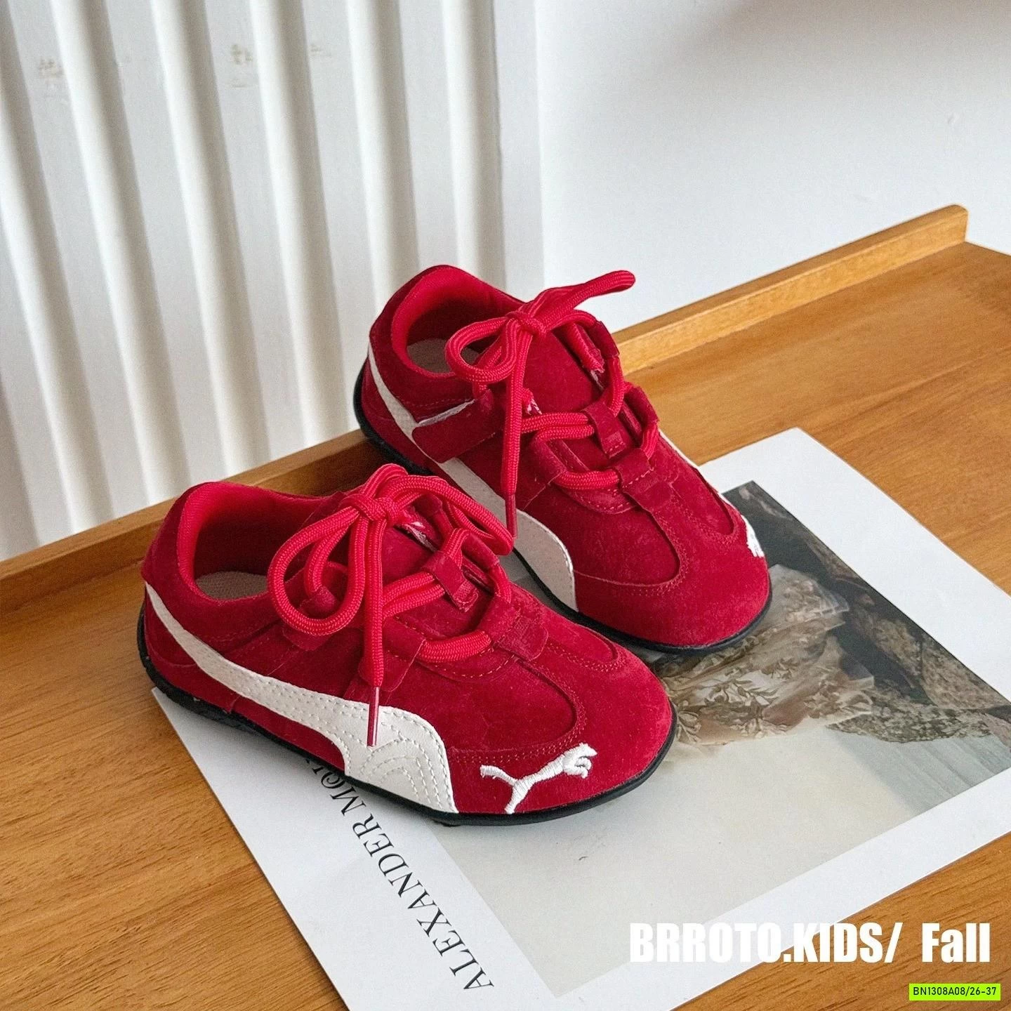 GIÀY THỂ THAO THÊU LOGO