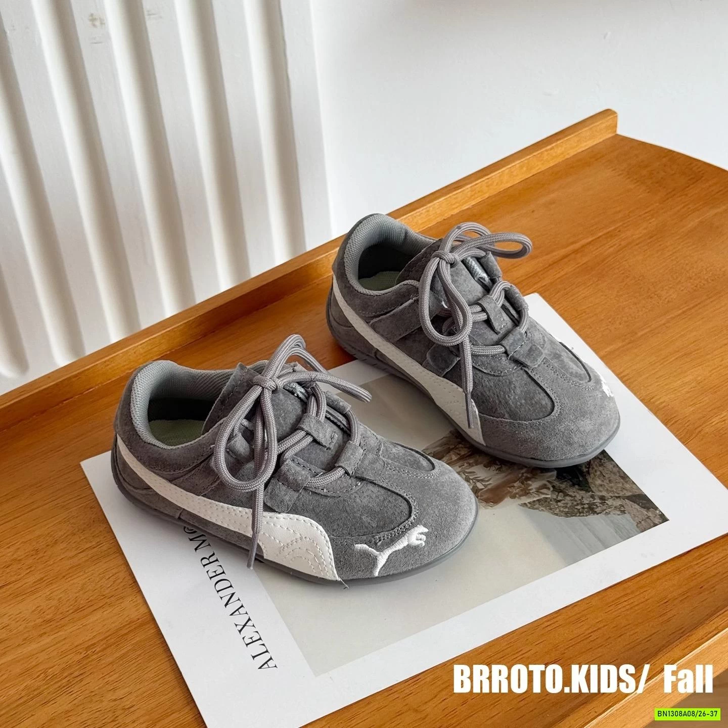 GIÀY THỂ THAO THÊU LOGO