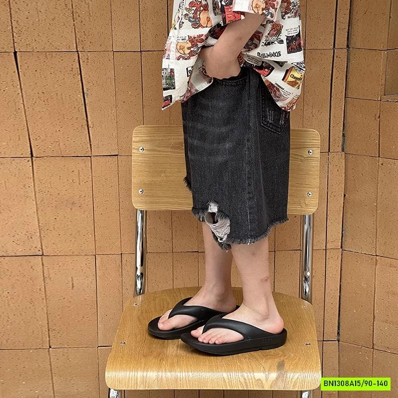 SHORT JEANS ĐEN RÁCH GỐI