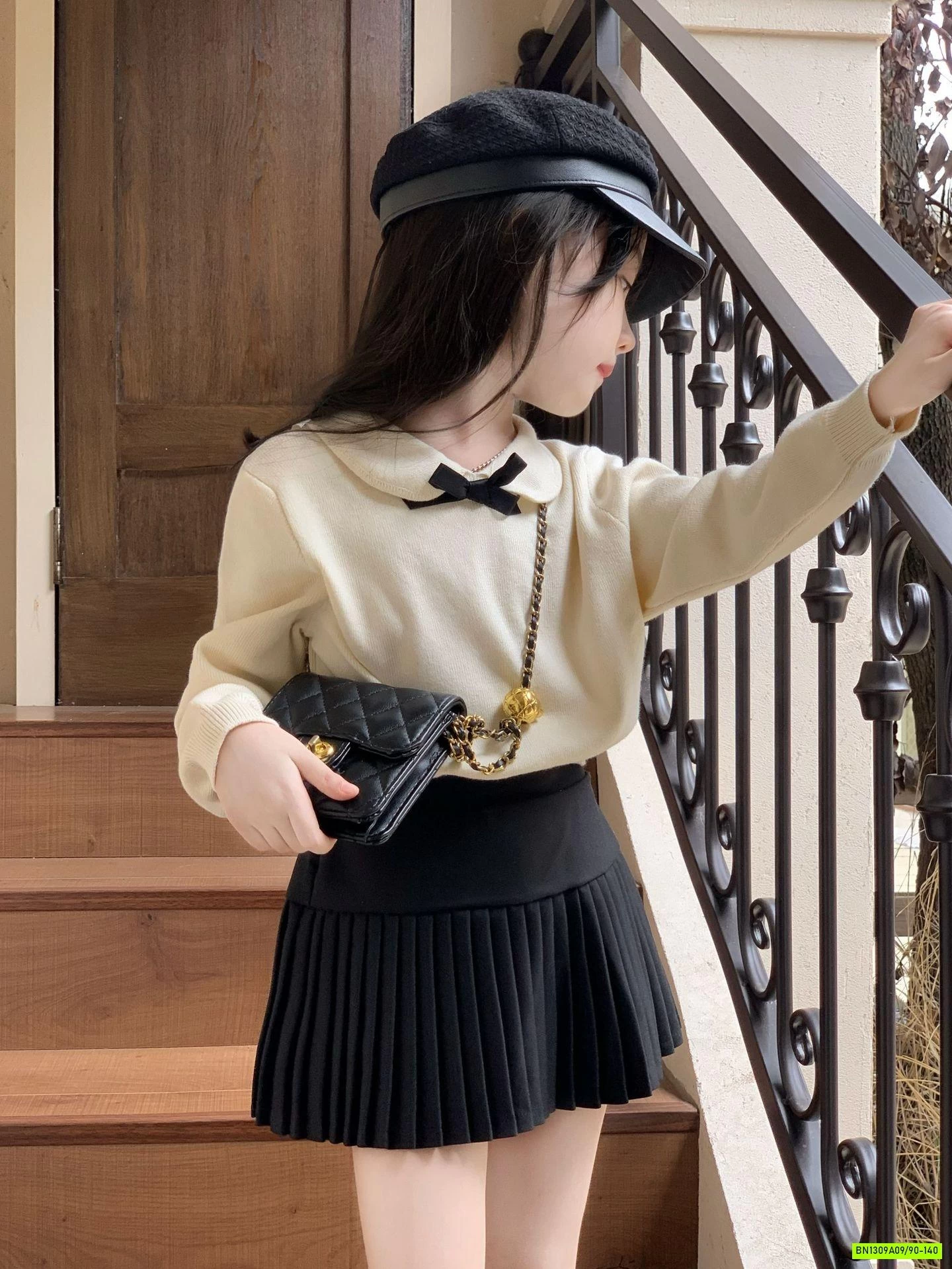 MONTOGHI CỔ SEN MIX CV XẾP LY