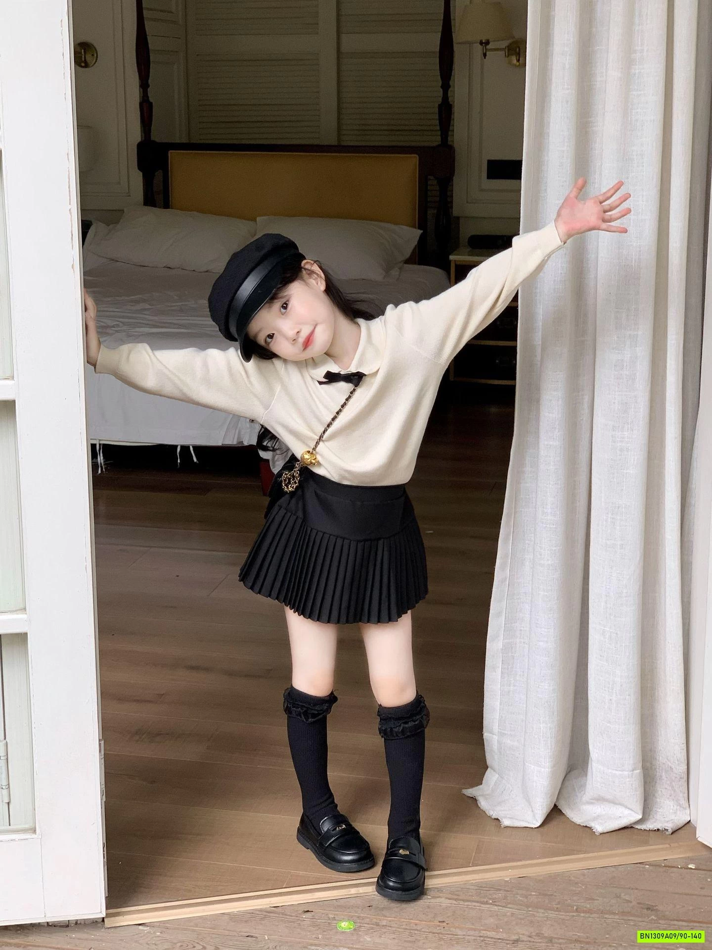 MONTOGHI CỔ SEN MIX CV XẾP LY