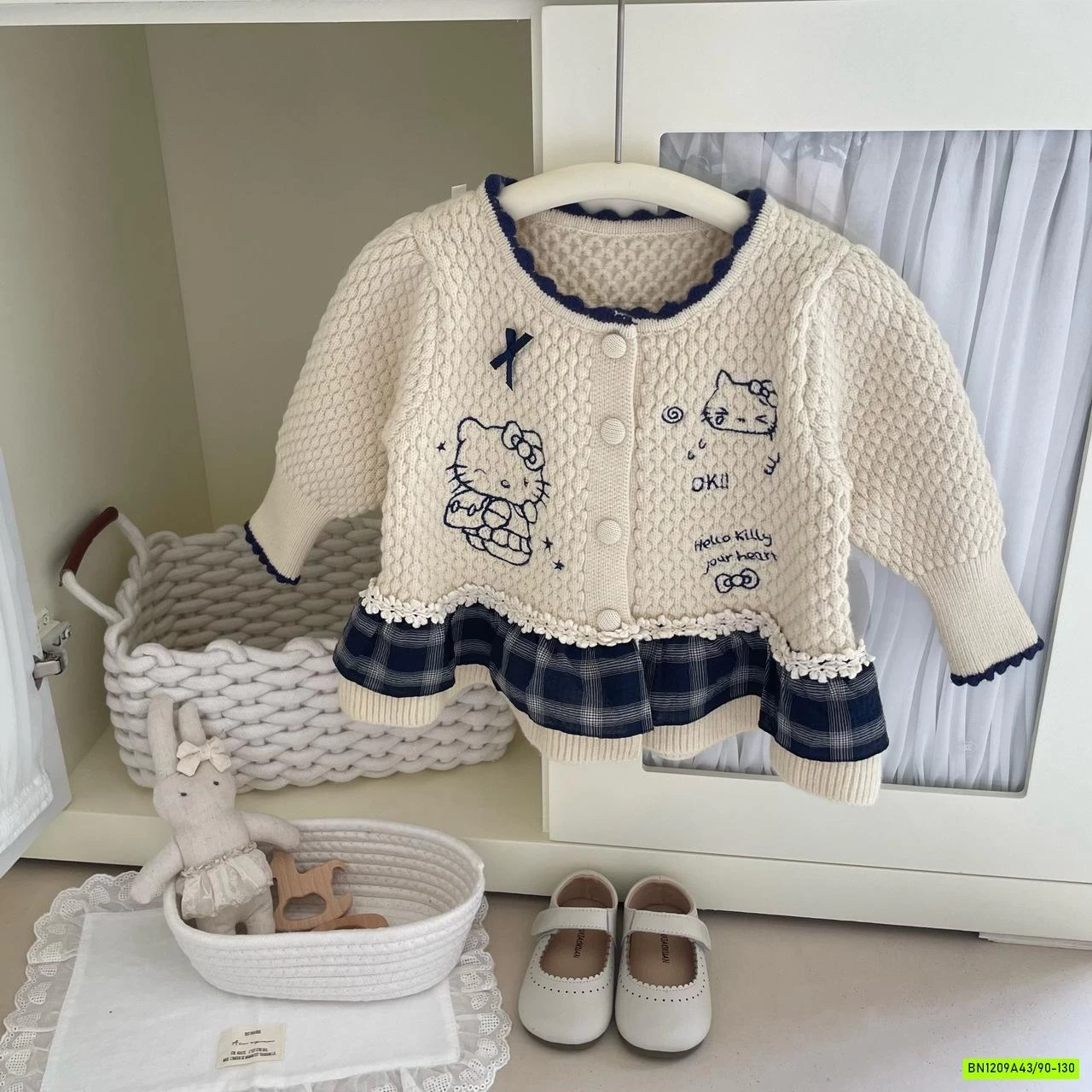 KHOÁC LEN KITTY CHO BÉ