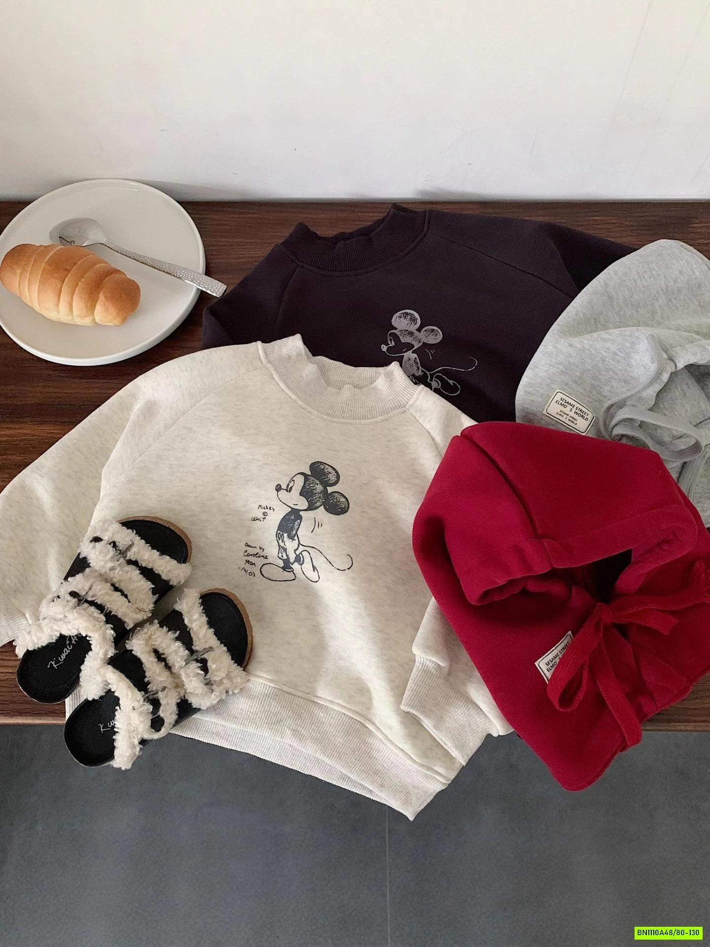 ÁO NỈ MICKEY LÓT NHUNG CỔ 3P