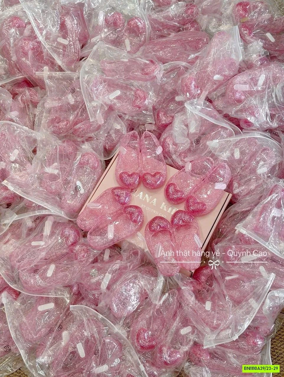 GIÀY NHỰA THƠM TRÁI TIM HỒNG