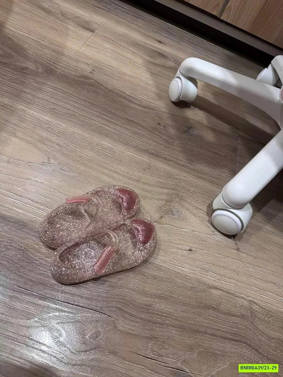 GIÀY NHỰA THƠM TRÁI TIM HỒNG