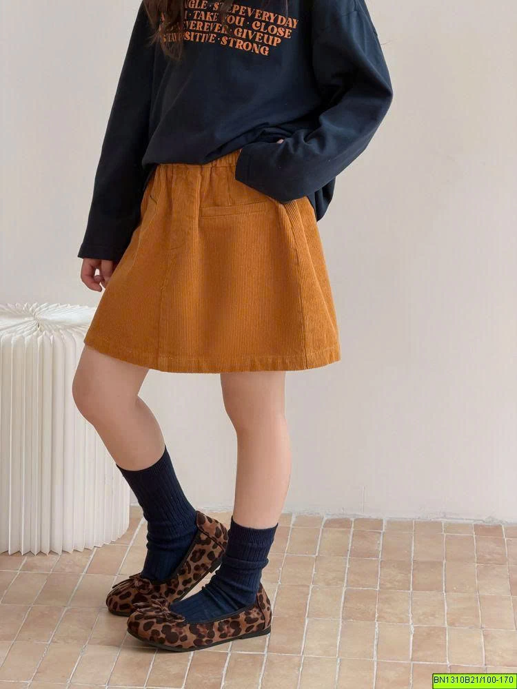 CHÂN VÁY NHUNG CHỮ A  AMBB 26E083