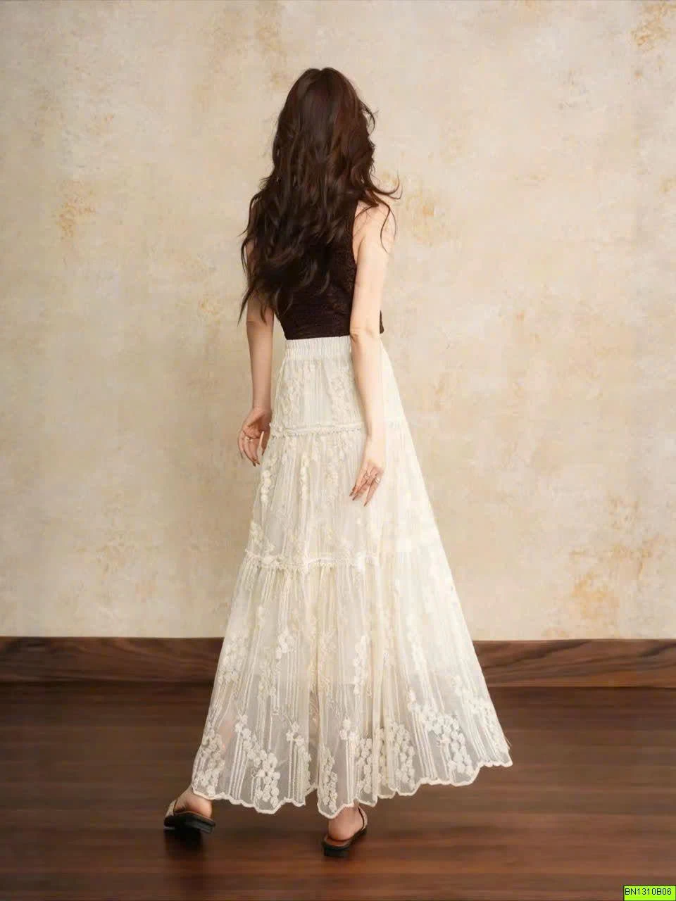 CHÂN VÁY TRẮNG- REN TẦNG