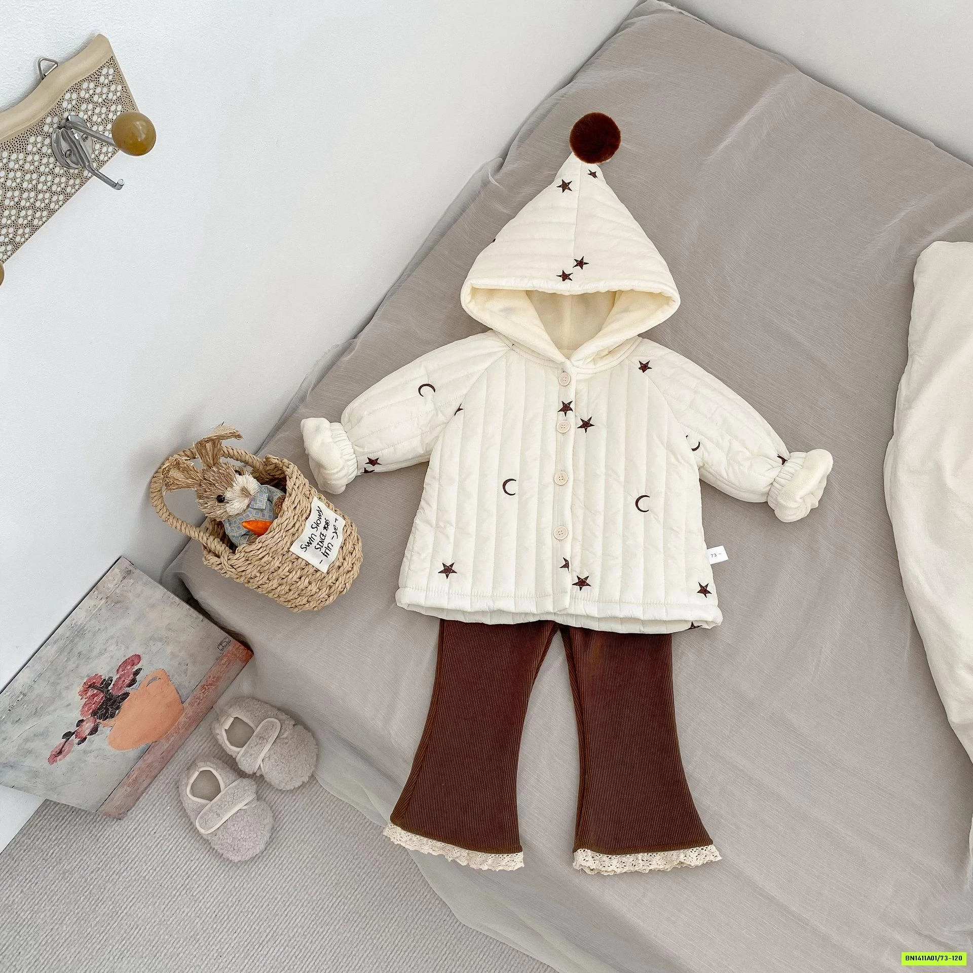 KHOÁC PHAO LÓT NHUNG MŨ GẮN BÔNG