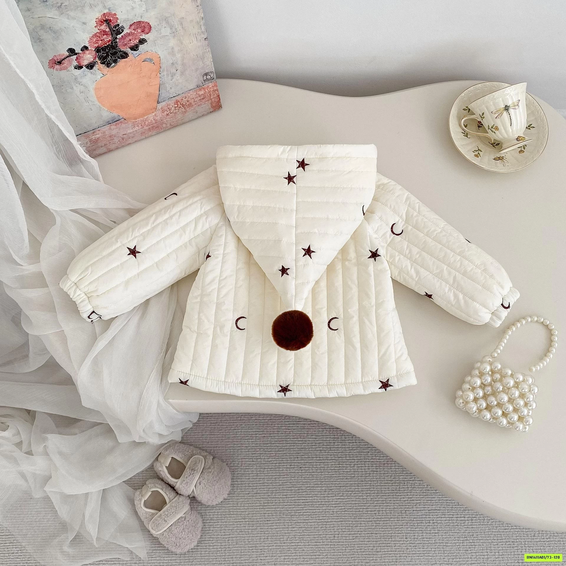 KHOÁC PHAO LÓT NHUNG MŨ GẮN BÔNG