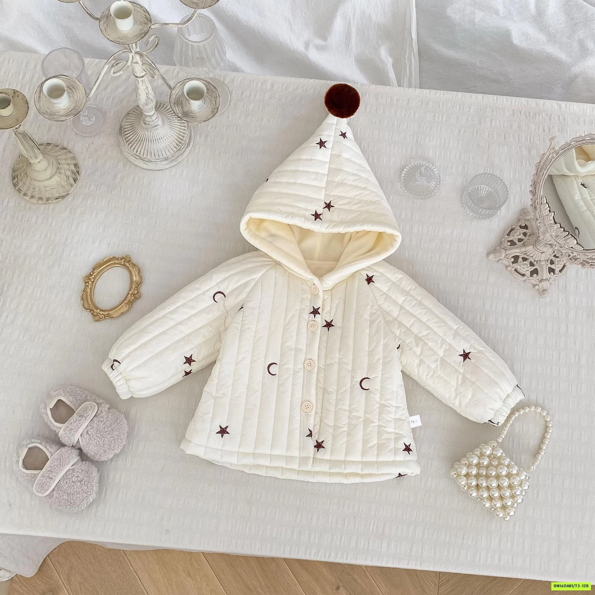 KHOÁC PHAO LÓT NHUNG MŨ GẮN BÔNG