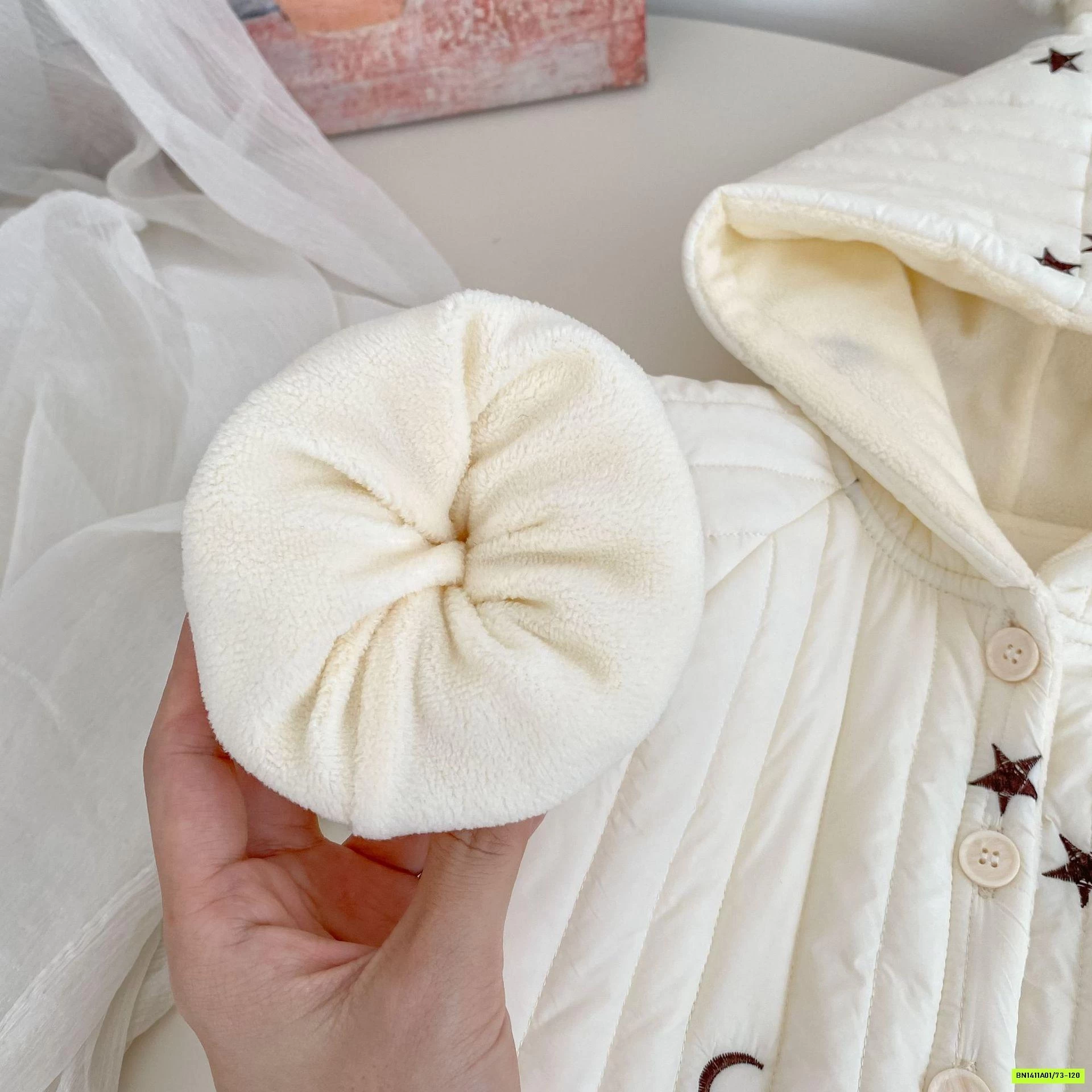 KHOÁC PHAO LÓT NHUNG MŨ GẮN BÔNG