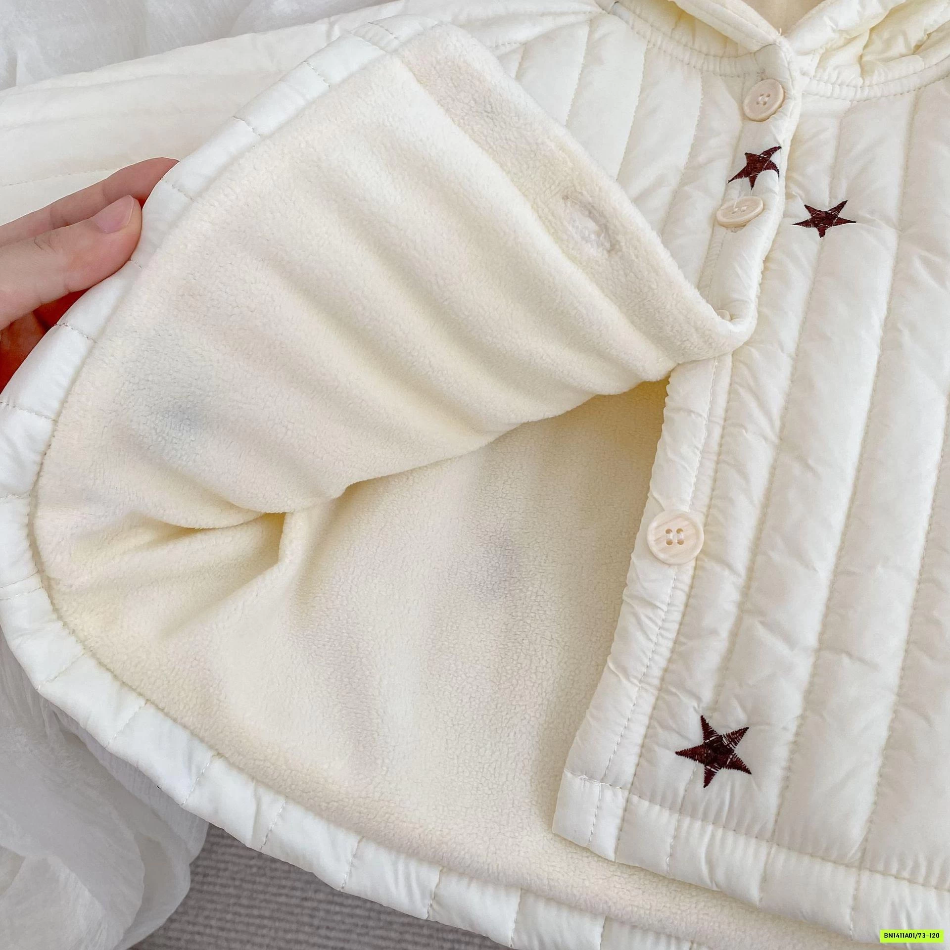 KHOÁC PHAO LÓT NHUNG MŨ GẮN BÔNG