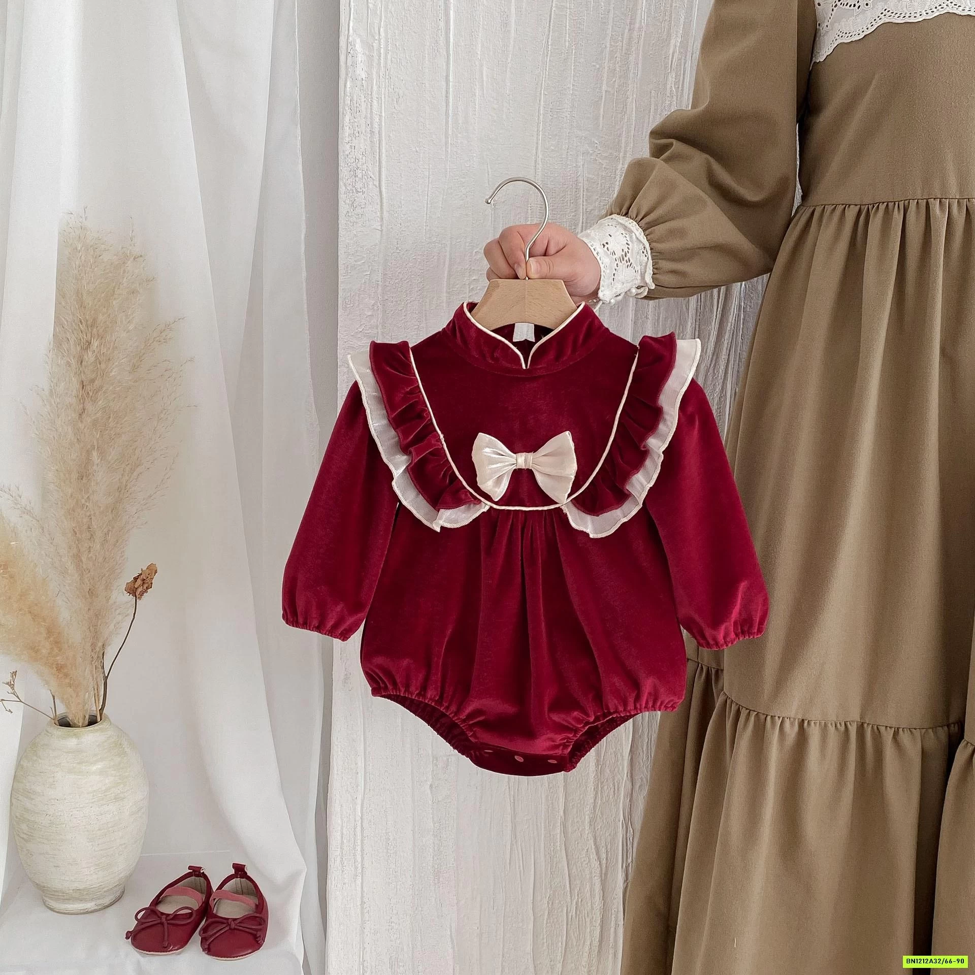 BODY ĐỎ NHUNG VIỀN BÈO CỔ NƠ