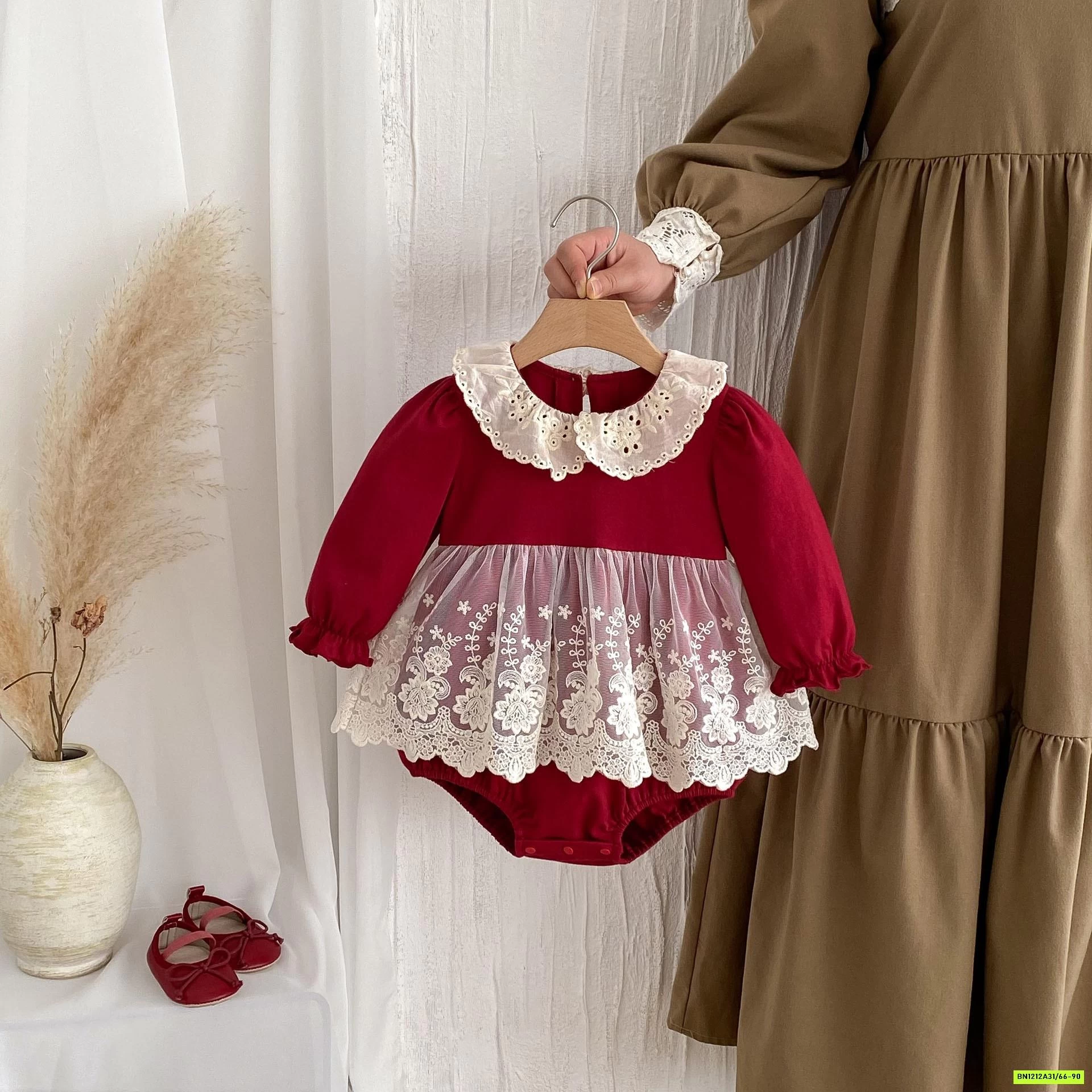 BODY ĐỎ PHỐI REN CỔ SEN