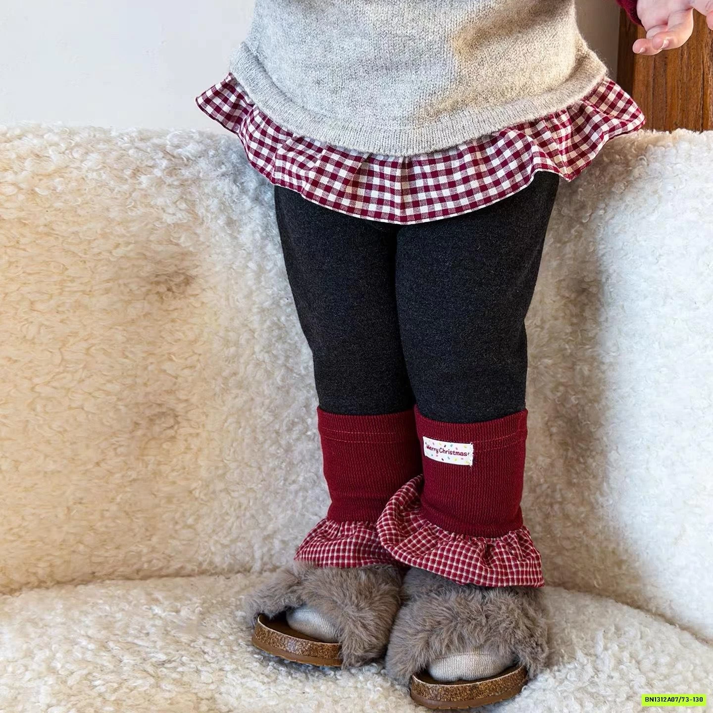 KHOÁC PHAO CARO ĐỎ MIX LEGGING