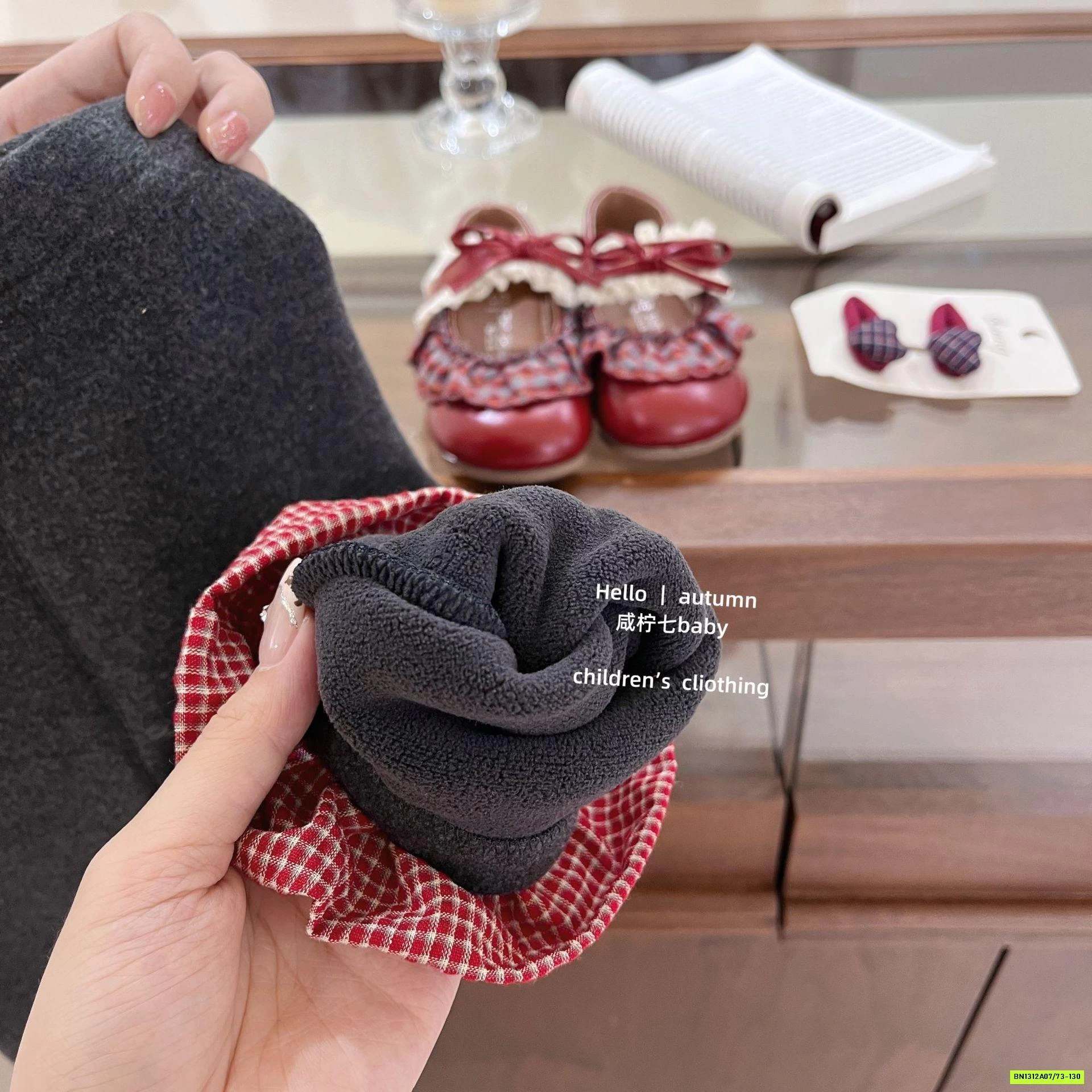 KHOÁC PHAO CARO ĐỎ MIX LEGGING